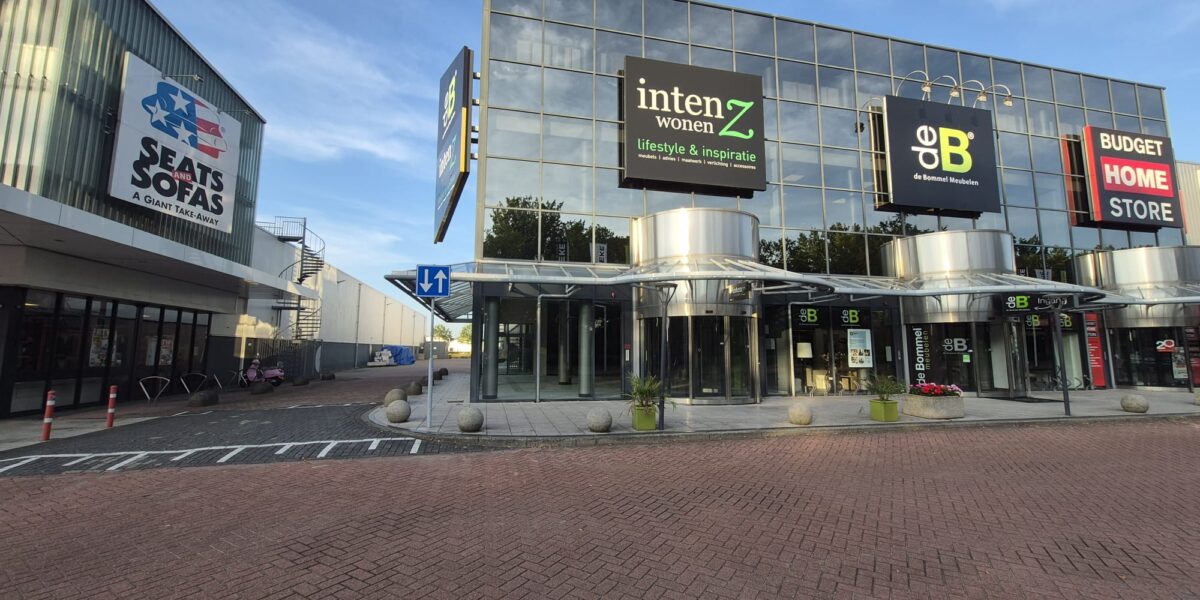 Tuinmeubelshop opent winkel op Rijneke Boulevard