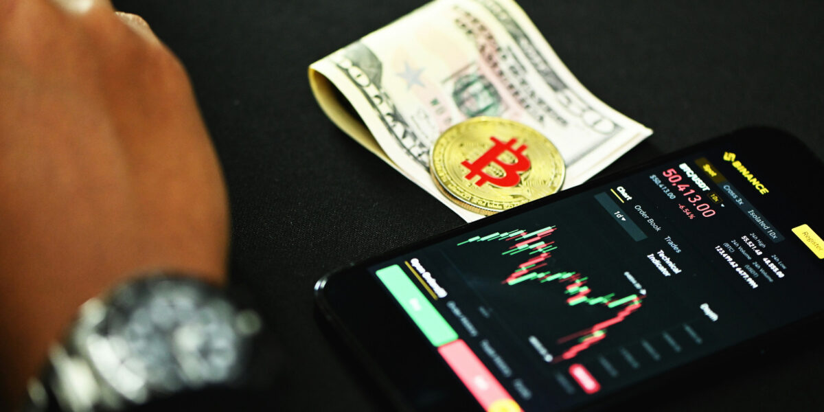 Verkopers van Rolex-horloges opgelicht met vervalste cryptovaluta