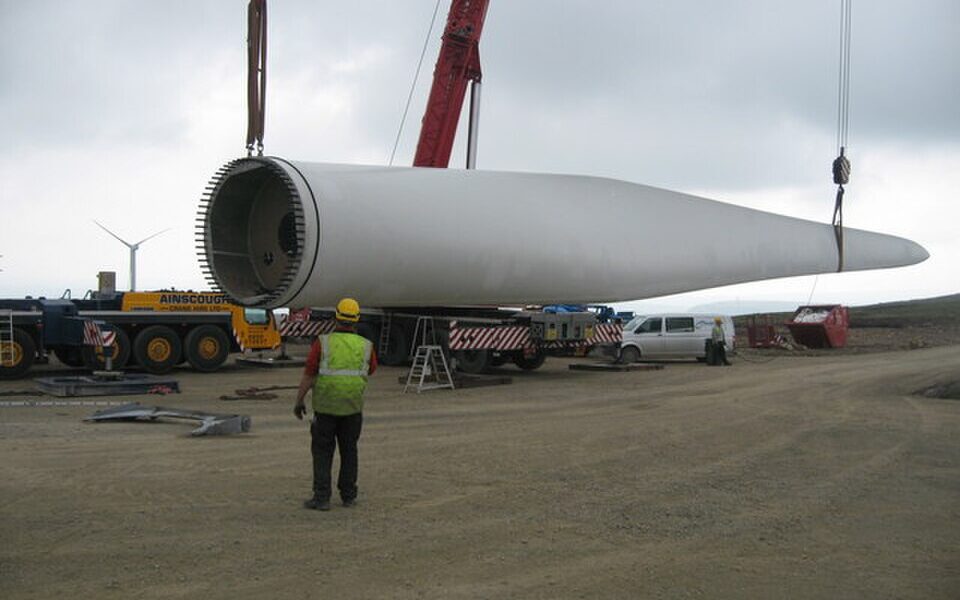 CDA Oegstgeest wil wieken windturbines als geluidswering A44
