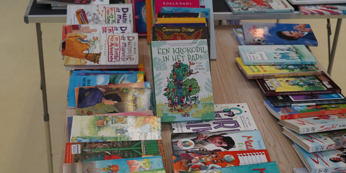 Fortgensschool Voorschoten viert eerste lustrum tweedehands kinderboekenmarkt