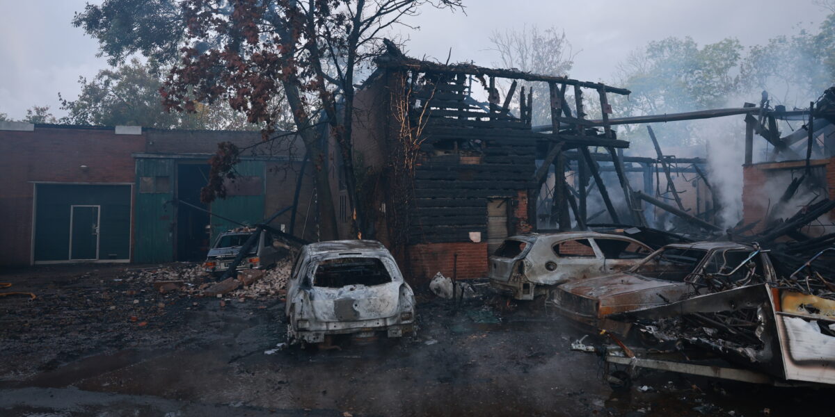 Zeer grote brand aan Vlietweg