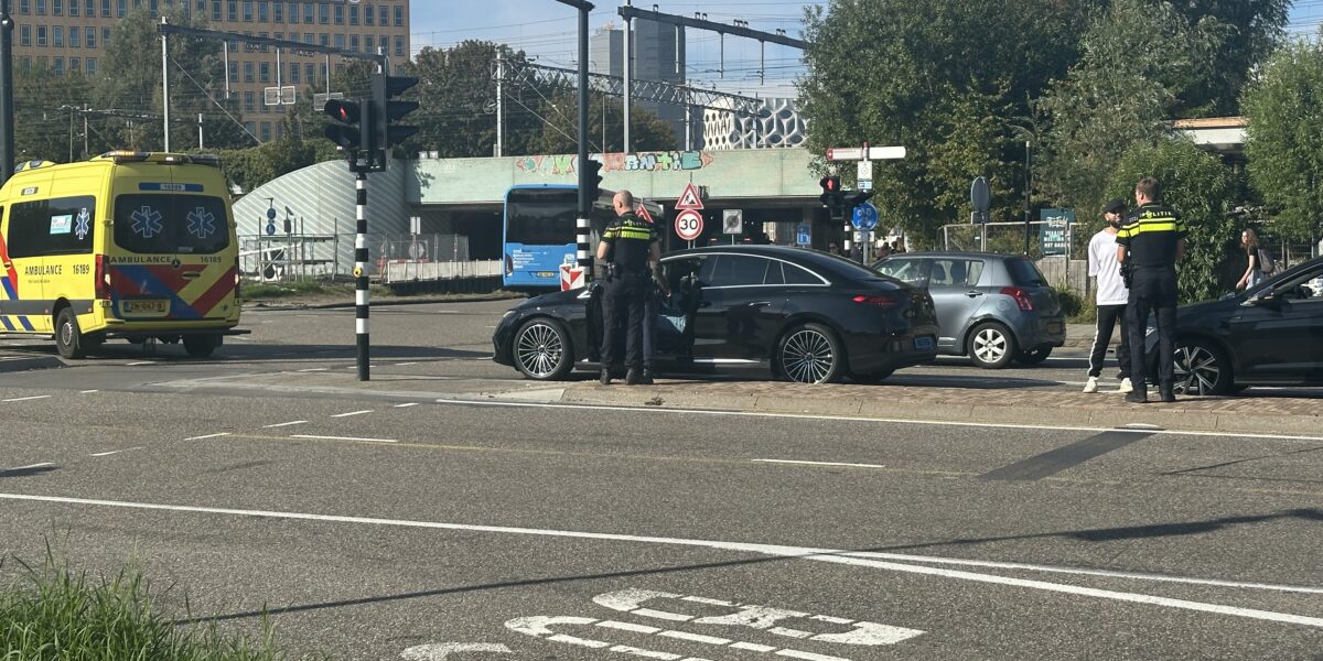Kop-staartbotsing op kruising Schiphol-weg en Morssingel