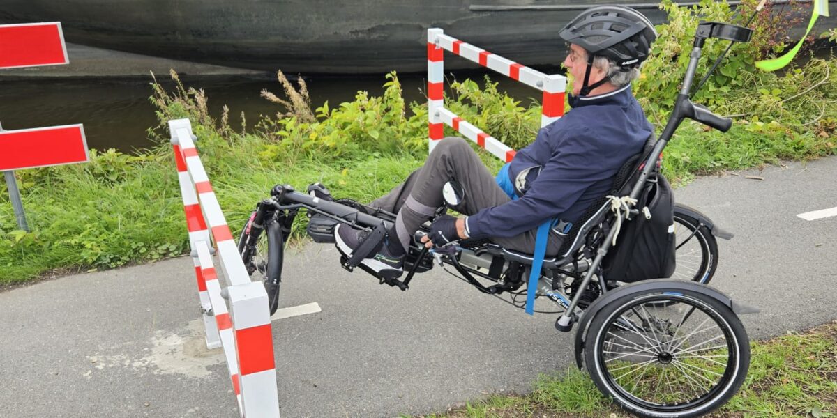 Hekjes op Jaagpad Leiderdorp hinderen mensen met aangepaste fiets